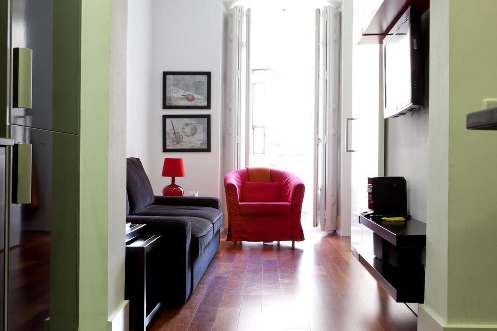 Modern Flats In Justicia By Allo Housing Madrid Room photo