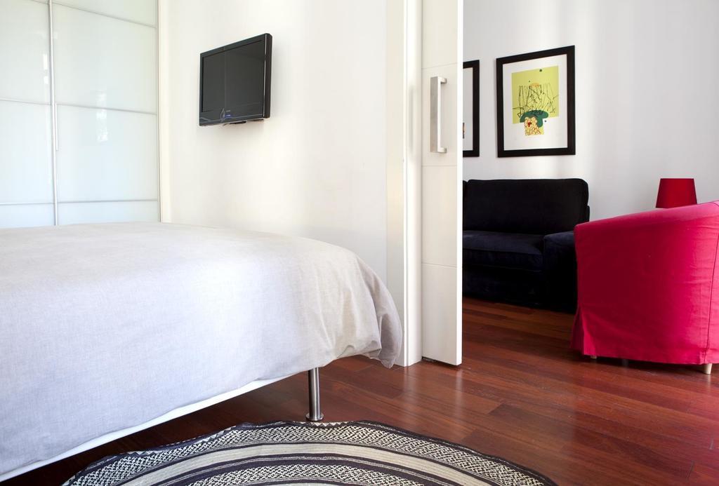 Modern Flats In Justicia By Allo Housing Madrid Room photo