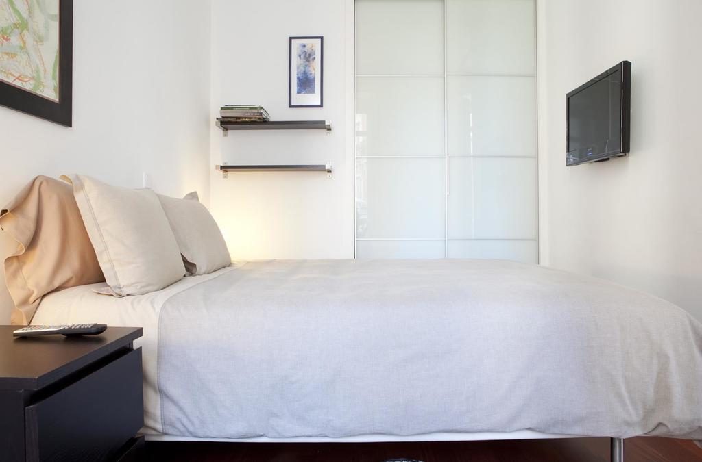 Modern Flats In Justicia By Allo Housing Madrid Room photo